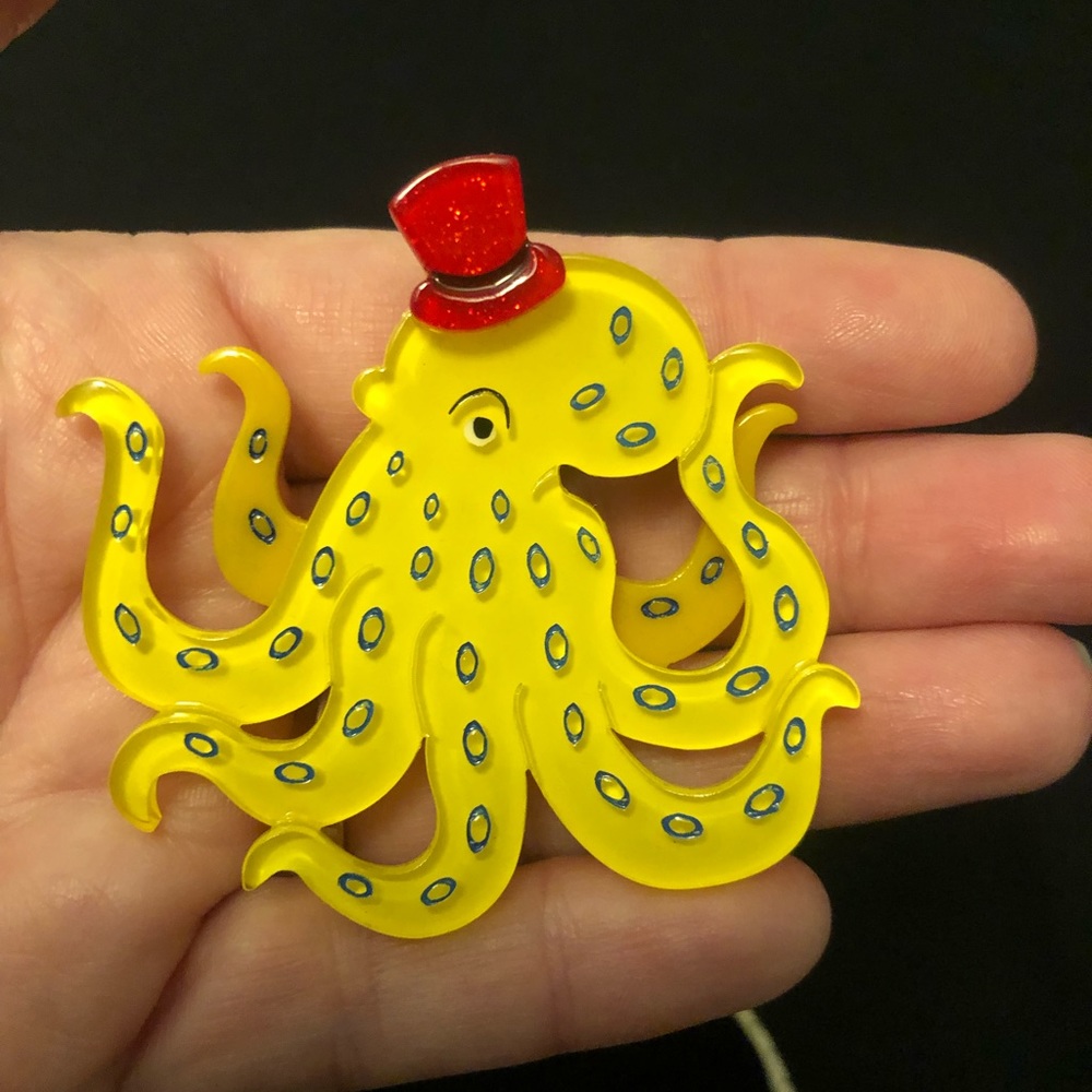 Erstwilder Armed and Dangerous brooch